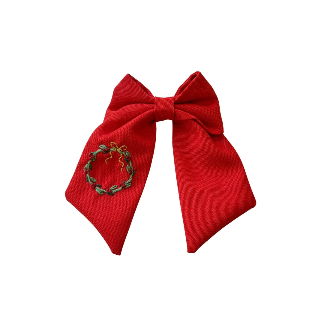 Çelenk Nakışlı Kırmızı Fiyonk Toka